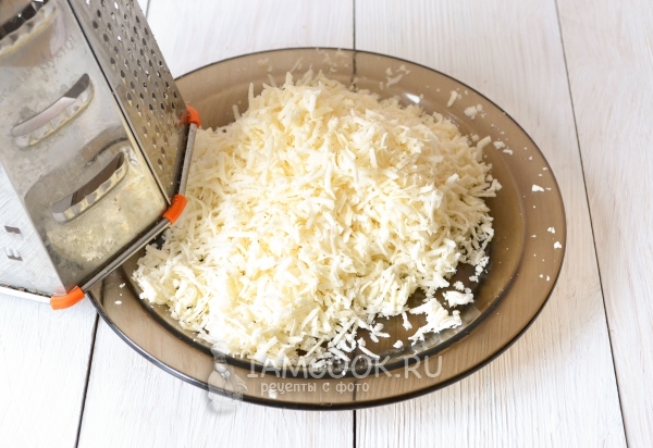 Натереть сыр