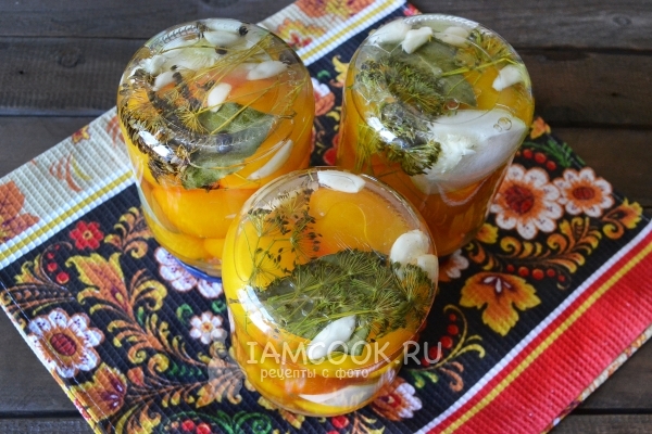 Готовые помидоры, маринованные с патиссонами, на зиму