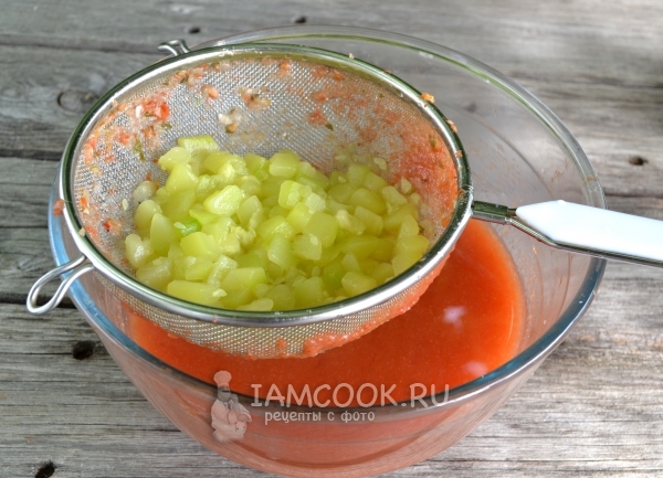 Положить в кетчуп кабачки