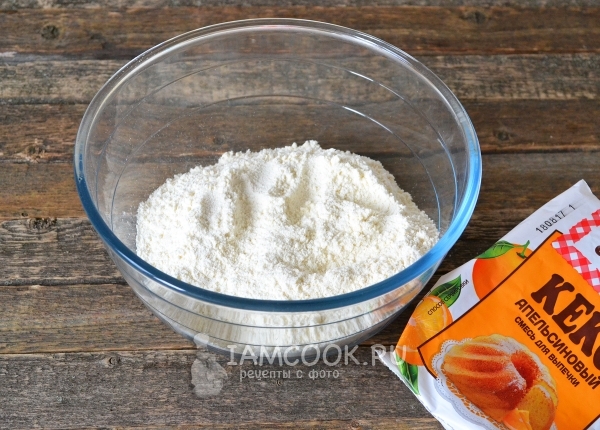 Всыпать сухую смесь для кексов