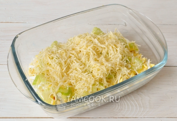 Положить слой сыра