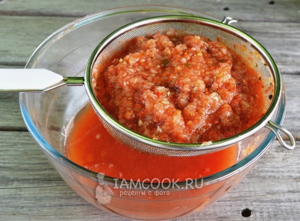 Пропустить овощи через сито