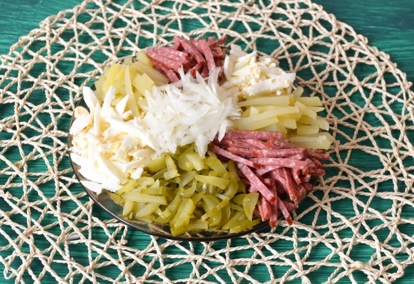 Выложить компоненты на тарелку