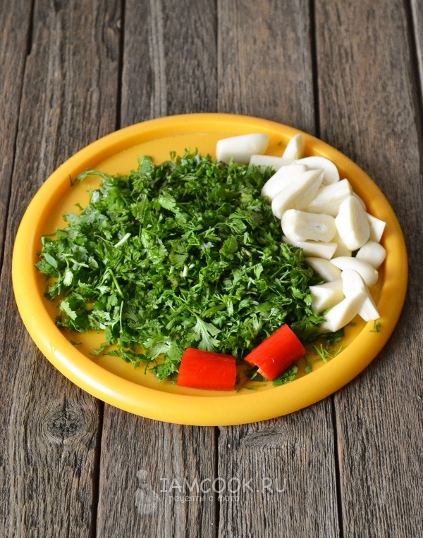 Подготовили чеснок и перец