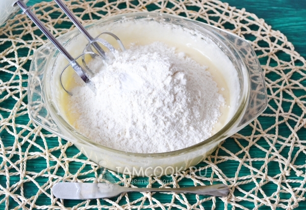 Всыпать муку