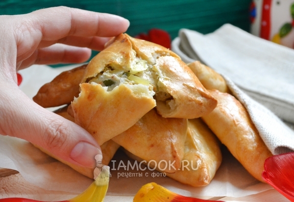 Готовые треугольники с курицей и картошкой