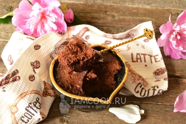 Фото шоколадного кекса в микроволновке за 3 минуты