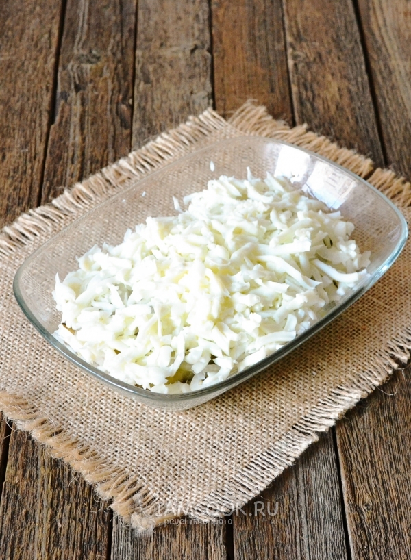 Положить слой белка