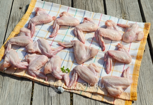 Обмакнуть крылышки на полотенце