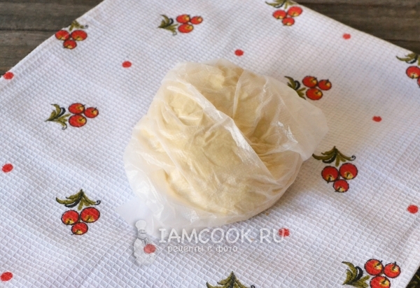 Положить тесто в пакет