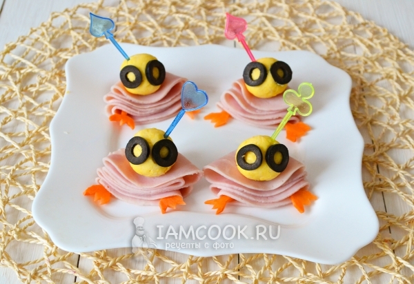 Сделать из оливок глазки