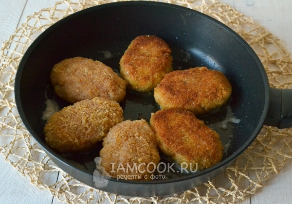 Пожарить котлеты