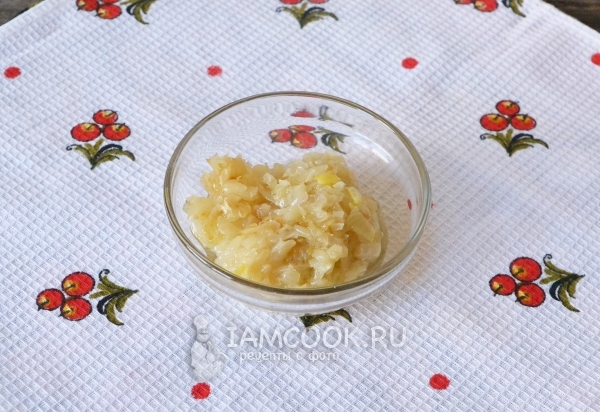 Обжарить лук