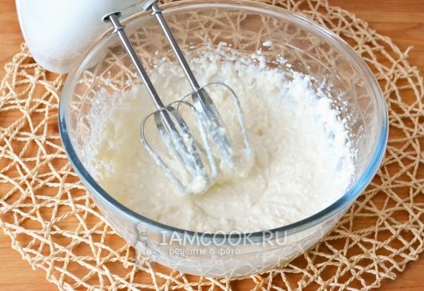 Взбить творожную массу