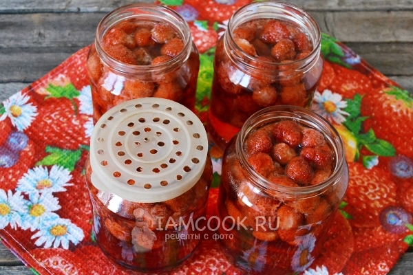 Залить клубнику кипятком