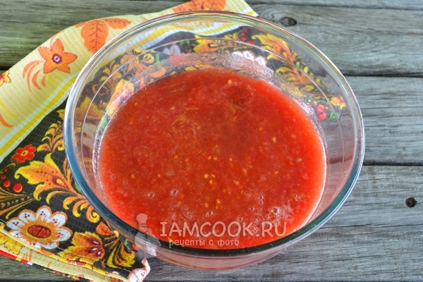Перекрутить помидоры на мясорубке