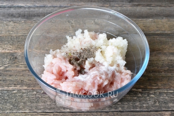 Всыпать соль и перец