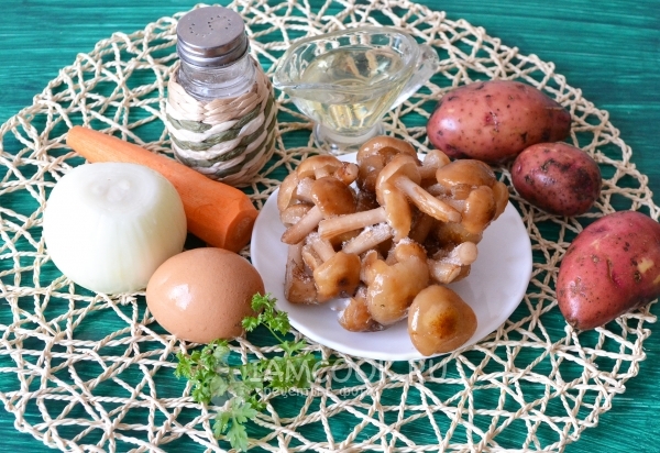 Ингредиенты для грибного супа из опят