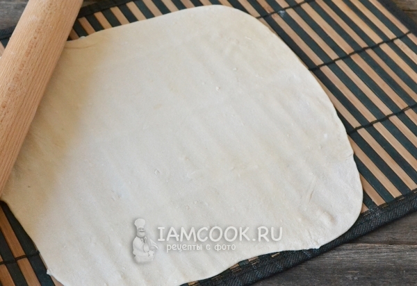 Раскатали один кусок теста