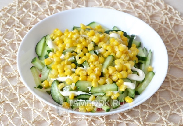 Положить кукурузу