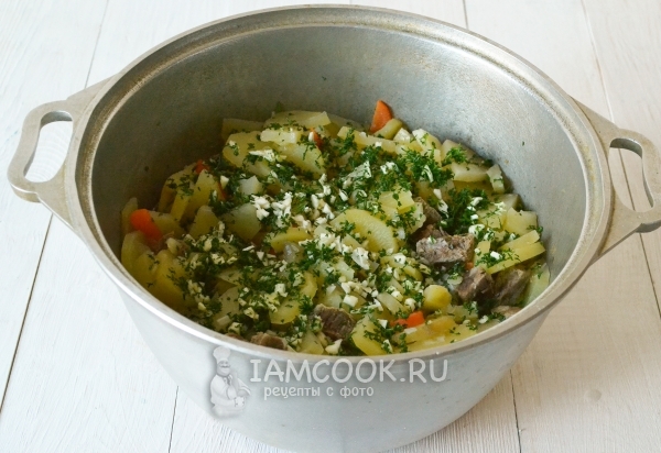 Добавить укроп и чеснок