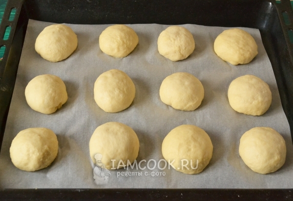 Скатать из теста шарики