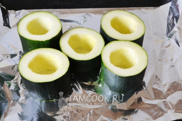 Удалить из кабачков сердцевину