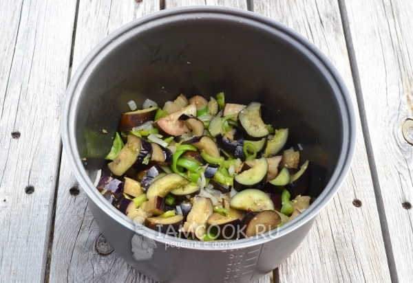 Потушить слегка овощи