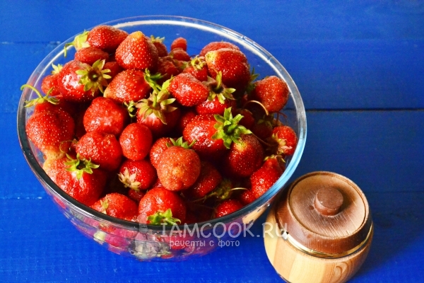 Ингредиенты для сырого (живого) варенья из клубники