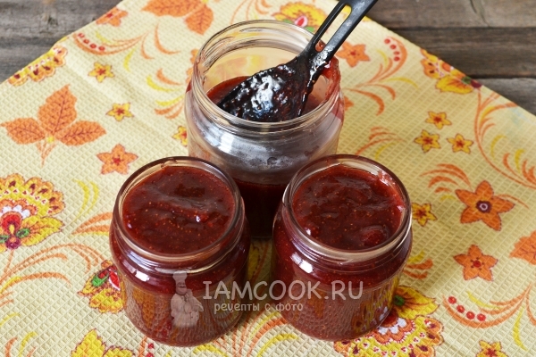 Положить джем в банки