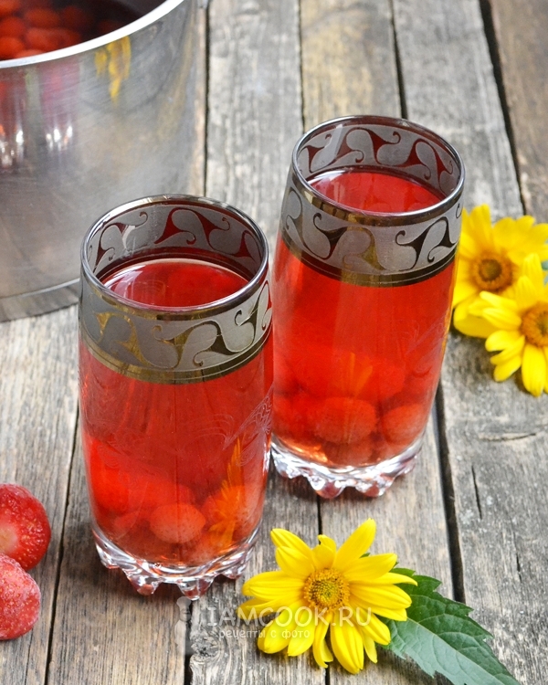 Рецепт компота из клубники в кастрюле