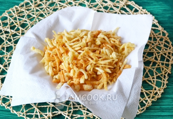 Положить чак-чак на бумажную салфетку