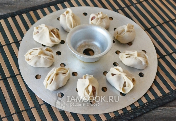 Манты на сетке пароварки