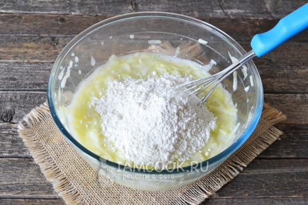 Всыпать муку