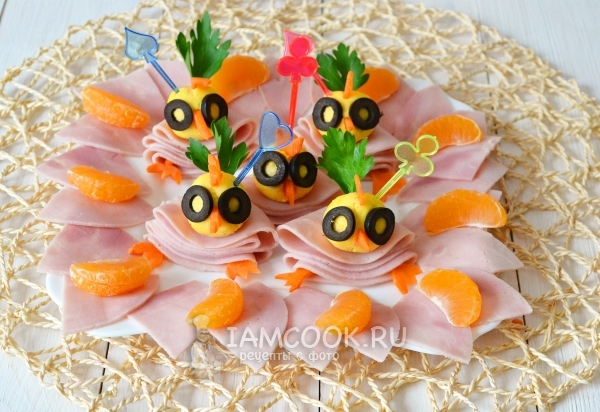 Готовые новогодние канапе «Цыплята»