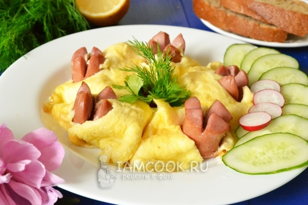 Фото омлета с сосисками в мультиварк