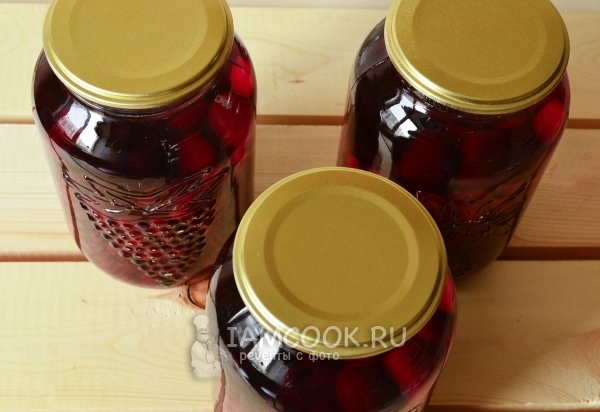 Закатать банки крышками