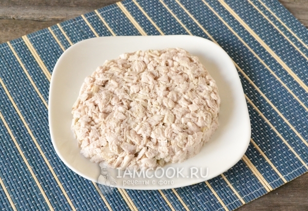 Выложить слой мяса