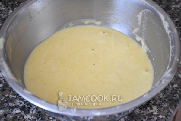 Добавить тертое яблоко