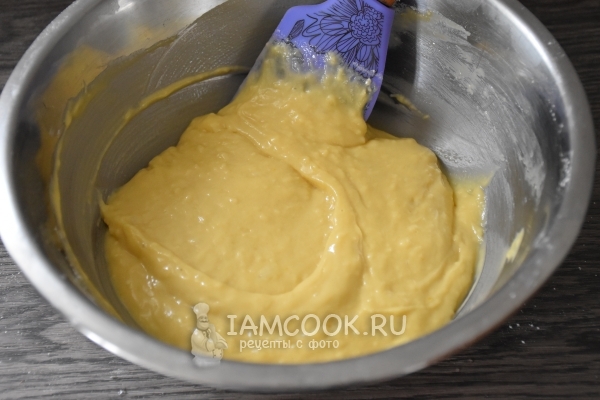 Всыпать муку и крахмал