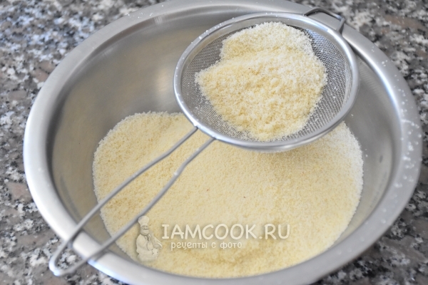 Просеять миндальную муку