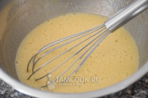 Влить масло