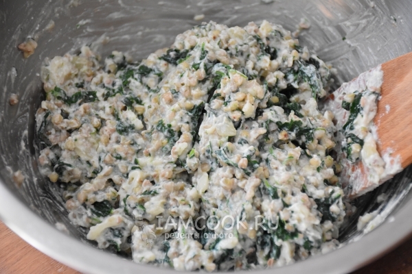 Добавить шпинат с луком и гречку