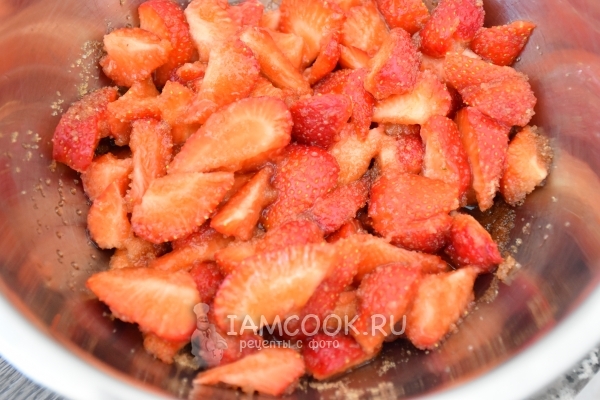 Добавить сахар и сок лимона