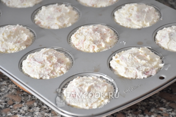 Положить начинку на основу