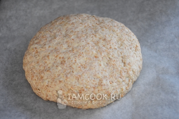 Придать тесту круглую форму