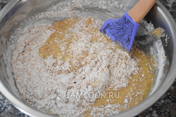 Всыпать муку