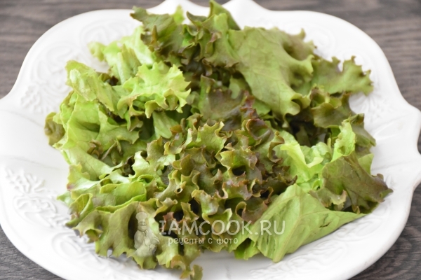 Помыть листья салата