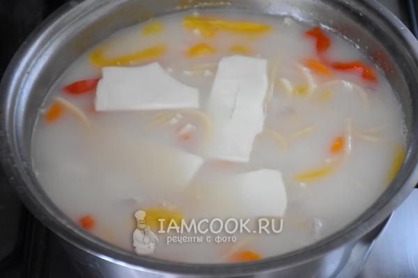 Положить сыр