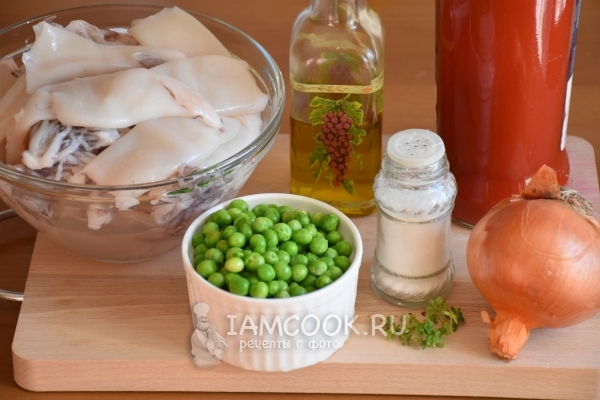 Ингредиенты для густого томатного супа с кальмарами и зеленым горошком